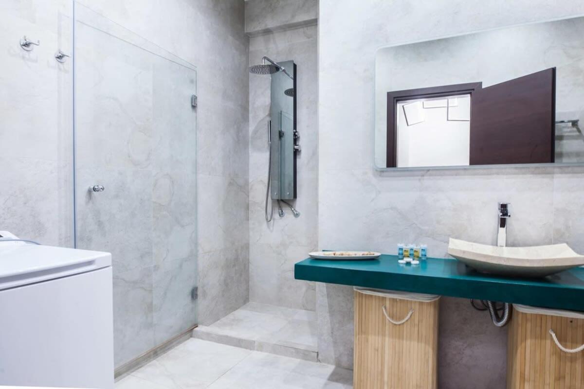 Beautiful Elegant Apartment Next To Monastiraki Atenas Exterior foto
